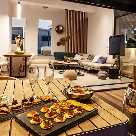 Sun 'n Chill, Boutique & 4* Melíkia