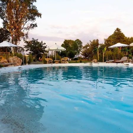 Sun 'n Chill, Boutique & 4* Melíkia