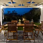 Sun 'n Chill, Boutique & 4* Лефкими
