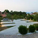 Sun 'n Chill, Boutique & 4* Lefkímmi