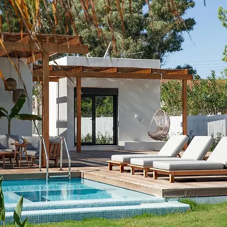 Sun 'n Chill, Boutique &