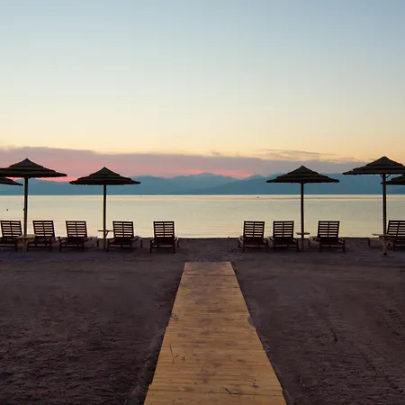 Ξενοδοχείο με διαμερίσματα Sun 'n Chill, Boutique & Λευκίμμη