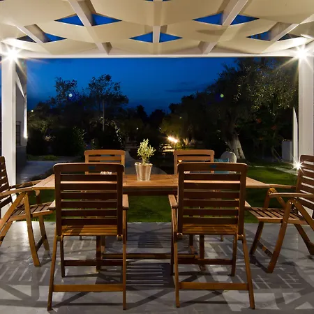 Sun 'n Chill, Boutique & 4* Lefkímmi