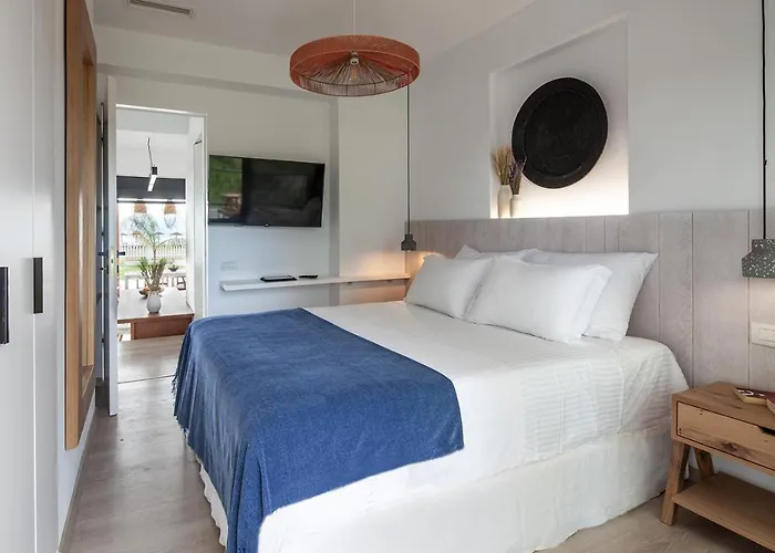 Sun 'n Chill, Boutique & 4* Λευκίμμη