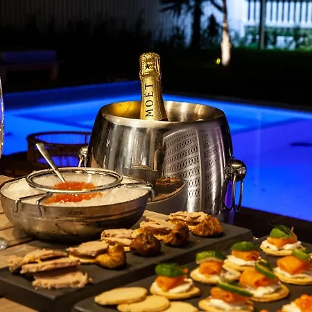 Sun 'n Chill, Boutique & 4* 레프킴미